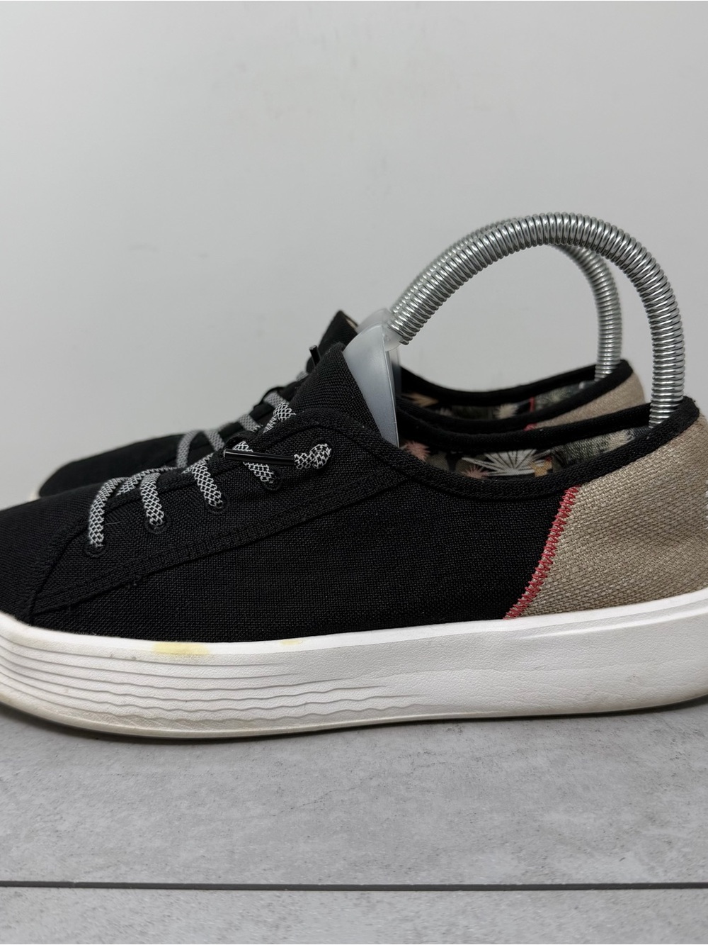 Hey Dude Cody Craft Black Canvas Sneakers Tan Linen Heel Accent Sz 10 Minimalist